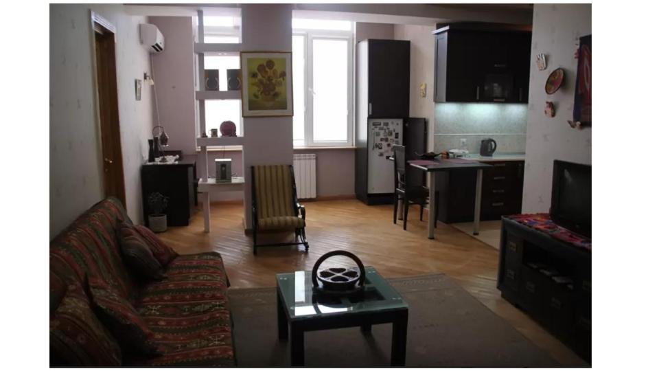 Тбилиси: Apartment Chikovani 2/7