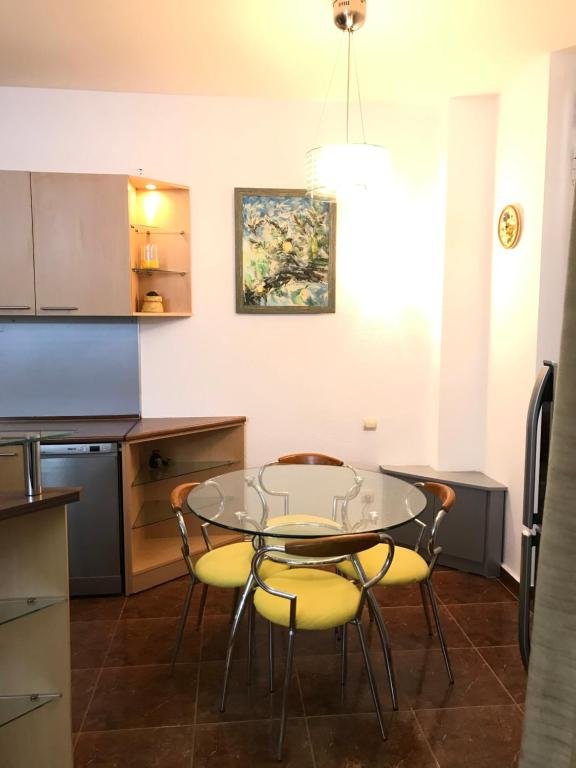Тбилиси: Lovely 2 Bedroom Apartment Near Center