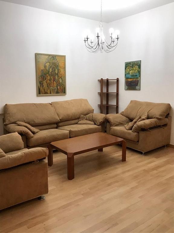 Тбилиси: Lovely 2 Bedroom Apartment Near Center