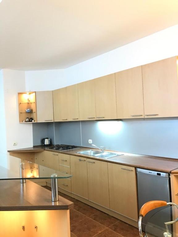Тбилиси: Lovely 2 Bedroom Apartment Near Center
