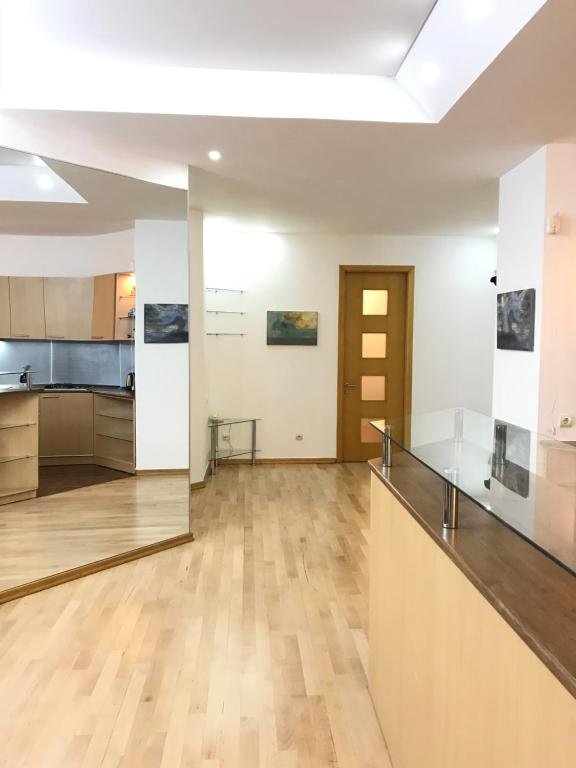 Тбилиси: Lovely 2 Bedroom Apartment Near Center