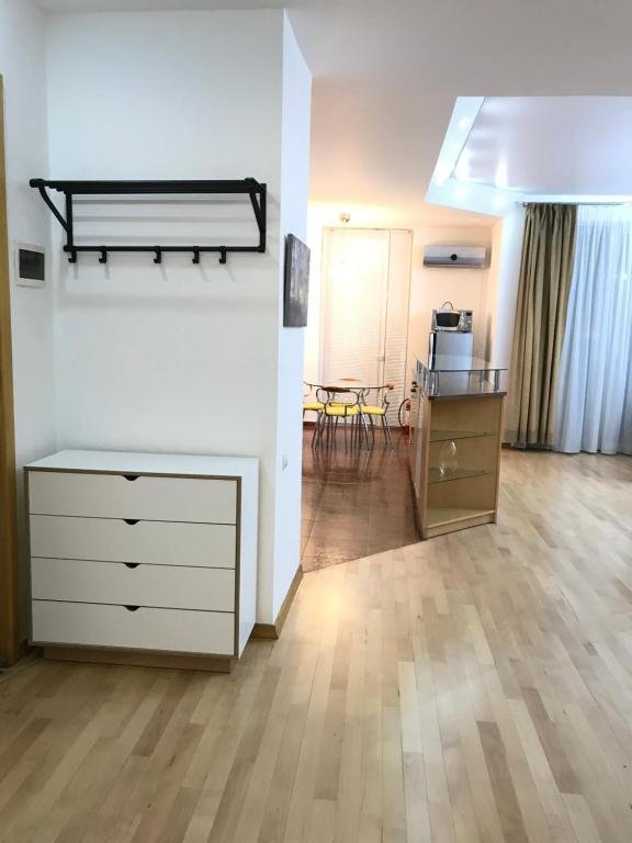 Тбилиси: Lovely 2 Bedroom Apartment Near Center