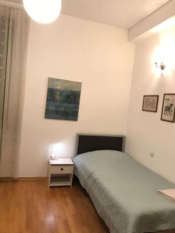 Тбилиси: Lovely 2 Bedroom Apartment Near Center