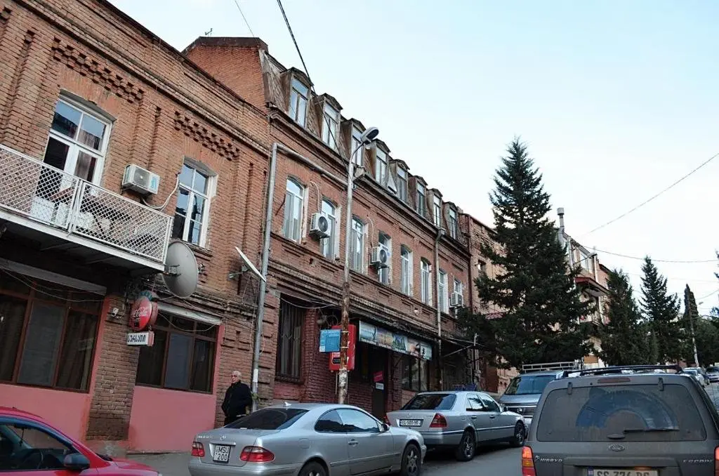 Тбилиси: Apartment on Samghebro Street 6