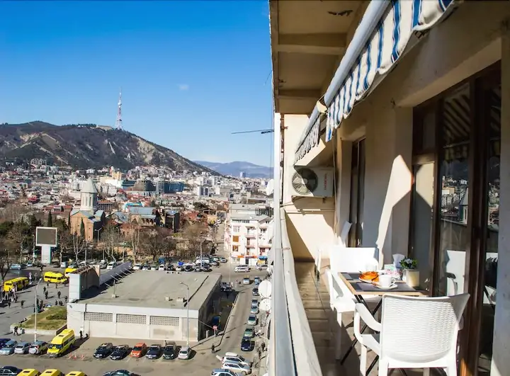 Тбилиси: Avlabari City View Apartment
