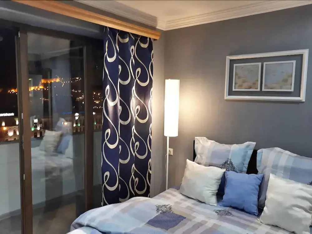 Тбилиси: Avlabari City View Apartment