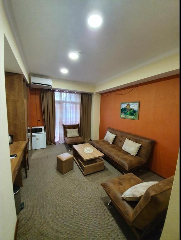 Тбилиси: 5 Rooms Hotel near 300 Aragveli metro station