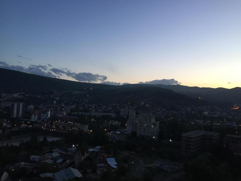 Тбилиси: 16th Floor New Flat near Old Town with amazing view