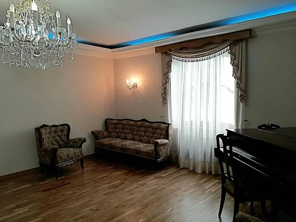 Батуми: Parnavaz Mepe Seaside Apartment