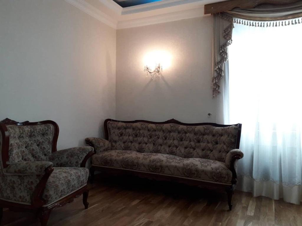 Батуми: Parnavaz Mepe Seaside Apartment