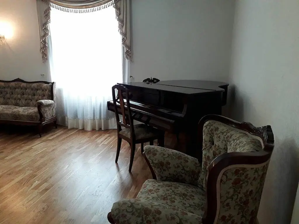 Батуми: Parnavaz Mepe Seaside Apartment