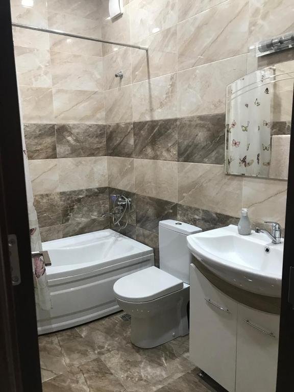 Тбилиси: Newly Renovated, Axis Palace Apartment