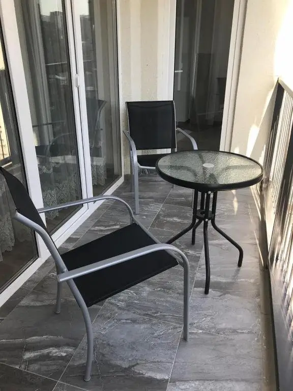 Тбилиси: Newly Renovated, Axis Palace Apartment
