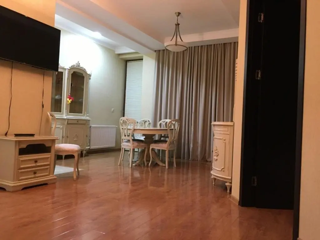 Тбилиси: Apartments near metekhi