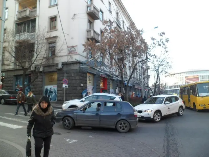 Тбилиси: Apartament on khoshtaria 34