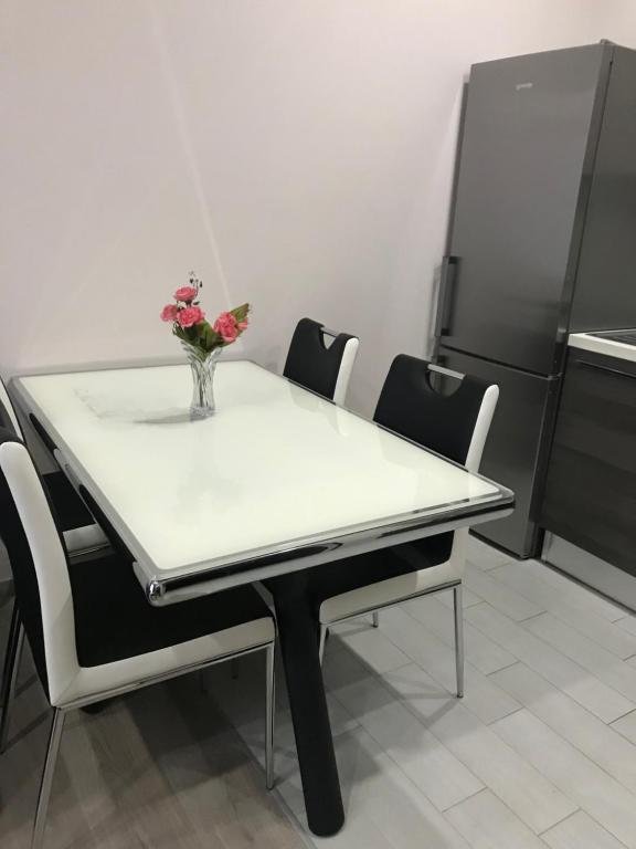 Тбилиси: 1 Bedroom Apartment on Kazbegi St