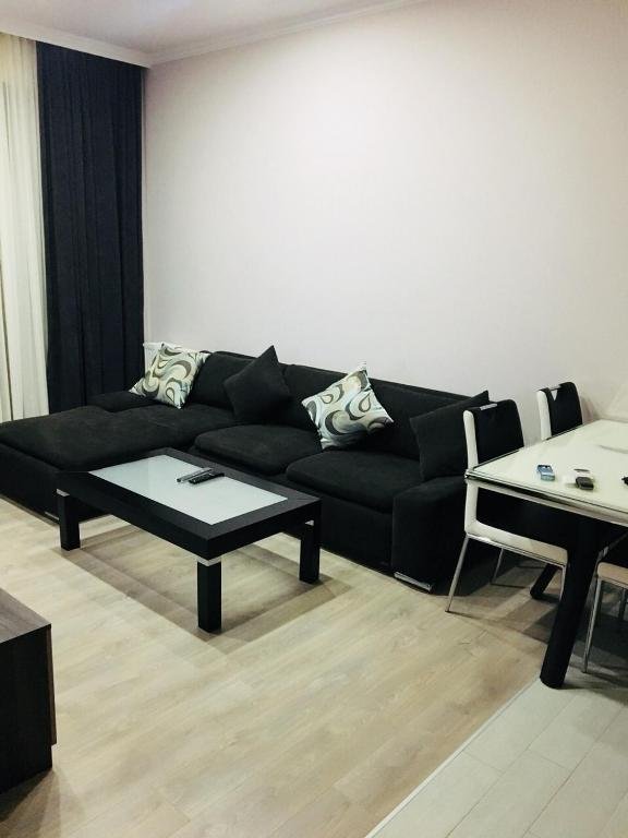 Тбилиси: 1 Bedroom Apartment on Kazbegi St