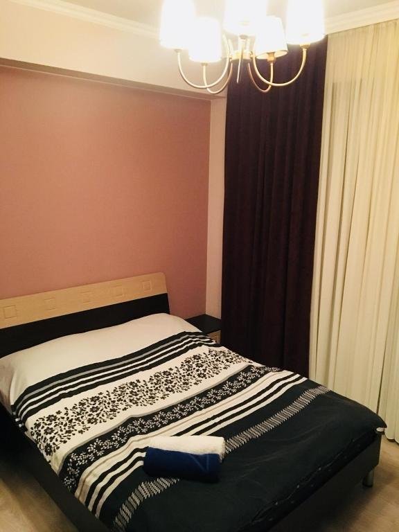Тбилиси: 1 Bedroom Apartment on Kazbegi St