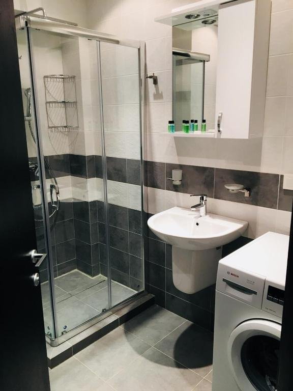Тбилиси: 1 Bedroom Apartment on Kazbegi St