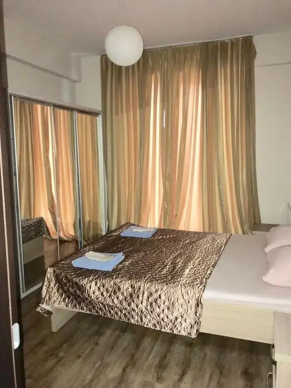 Тбилиси: 3-Room Apartment on Kazbegi St