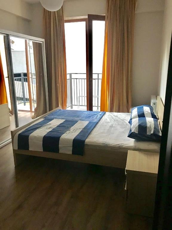 Тбилиси: 3-Room Apartment on Kazbegi St