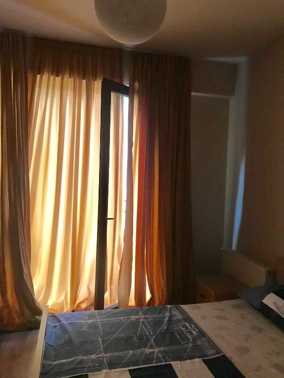 Тбилиси: 3-Room Apartment on Kazbegi St