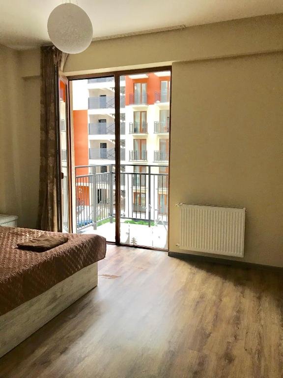Тбилиси: 3-Room Apartment on Kazbegi St