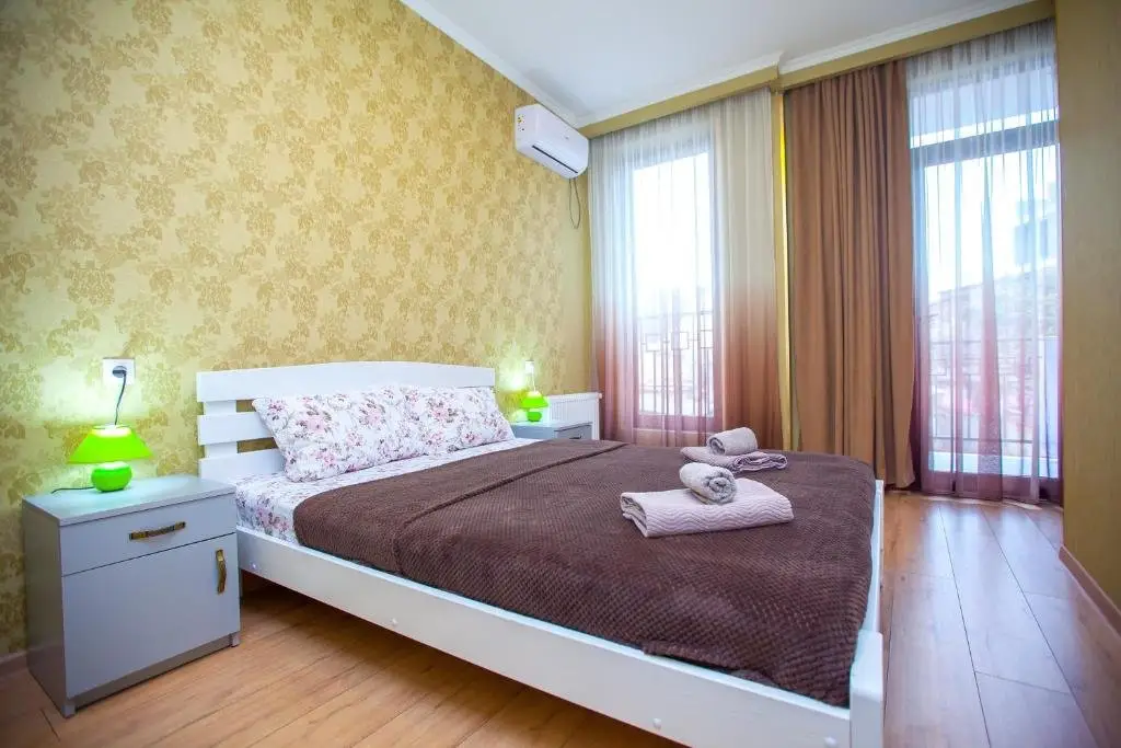 Тбилиси: 2 Bedroom apartment Old City