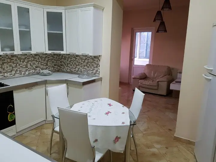 Батуми: 4Kh Komnatnaia Kvartira V Tsentre Batumi