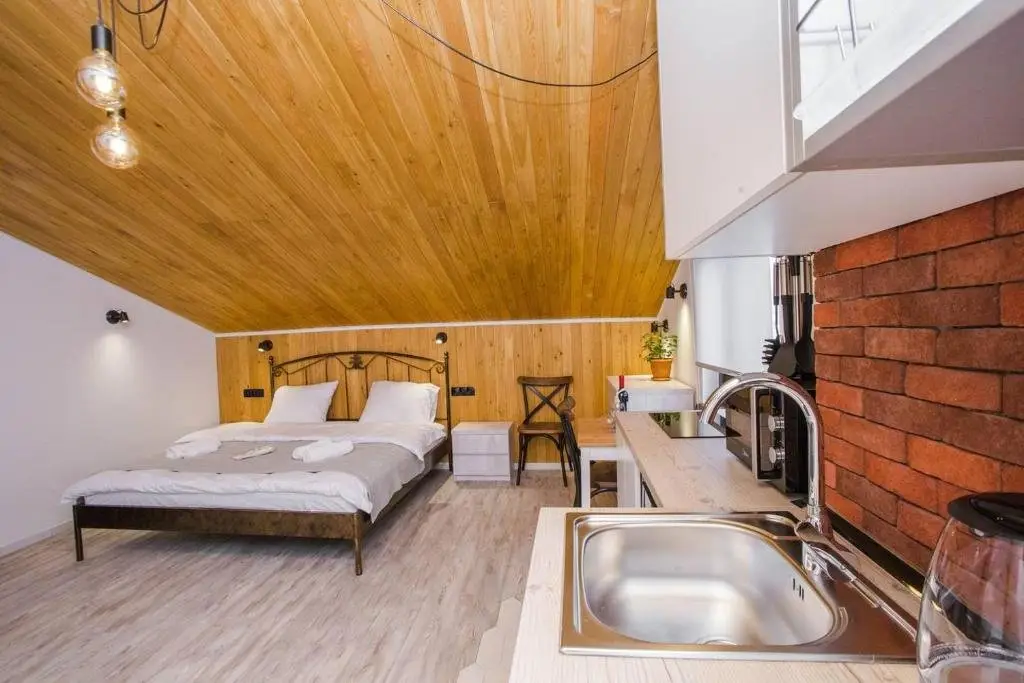 Тбилиси: ? -30% ? Studio in Old Tbilisi w/wooden ceiling ?