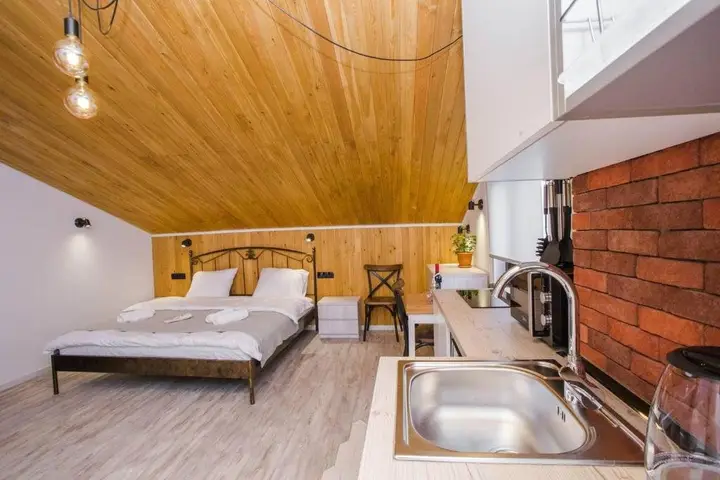 Тбилиси: ? -30% ? Studio in Old Tbilisi w/wooden ceiling ?