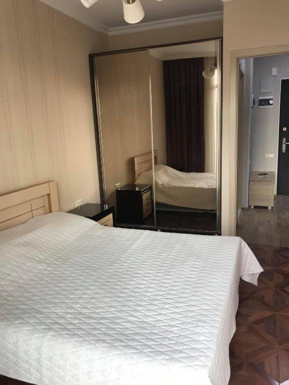 Батуми: 2-Zimmer Wohnung In Einem Wohnhaus
