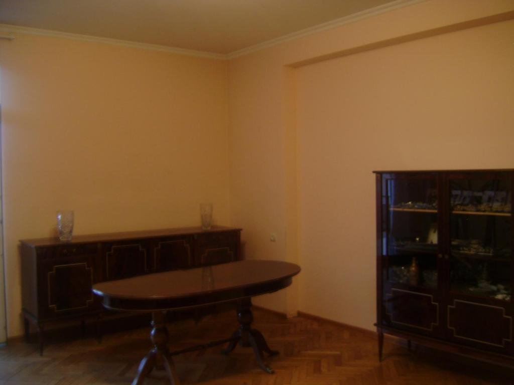 Тбилиси: 3 bedroom apartment in Tbilisi downtown