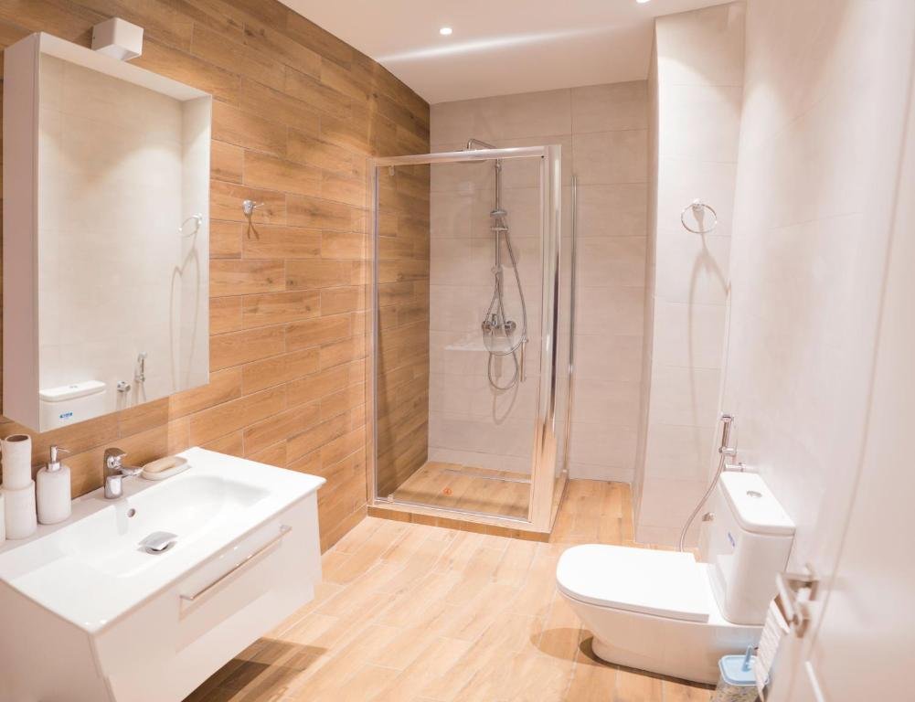 Тбилиси: Stylish 2 Br Apartment on Chavchavadze Avenue