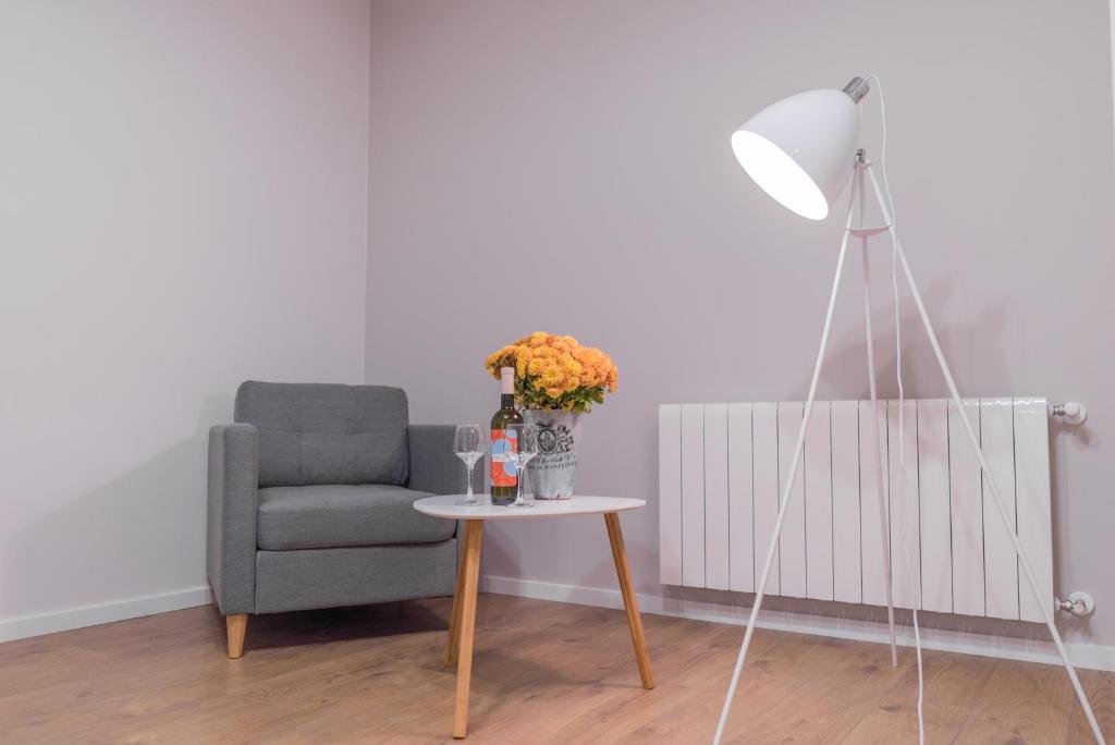 Тбилиси: Stylish 2 Br Apartment on Chavchavadze Avenue