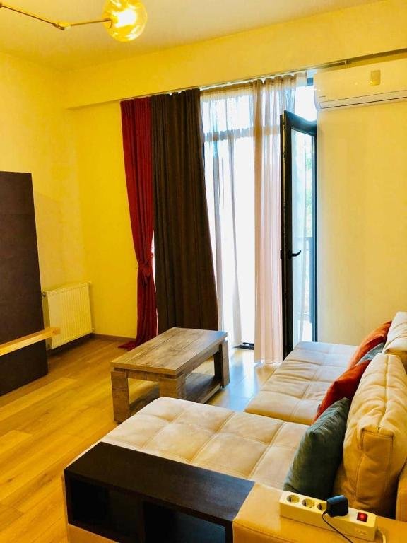 Тбилиси: Appartment at Kazbegi ave. 25