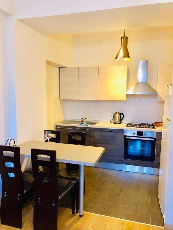 Тбилиси: Appartment at Kazbegi ave. 25