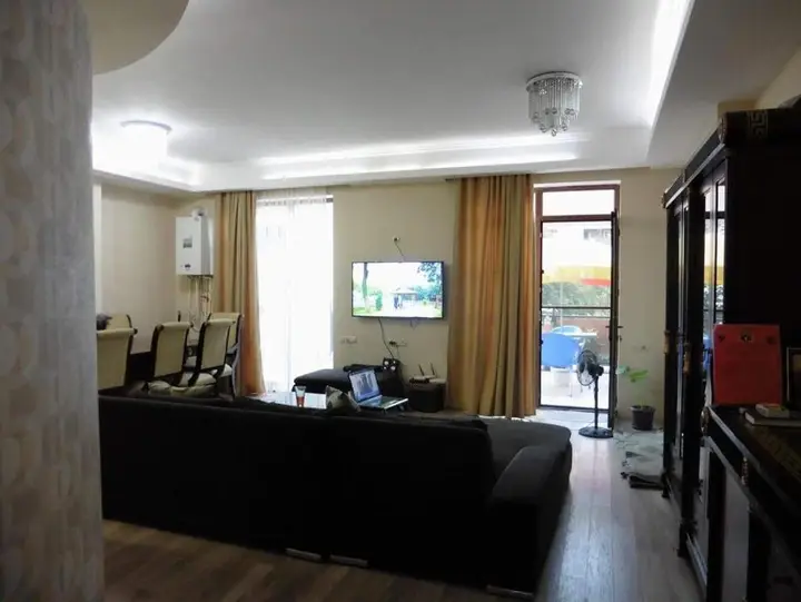 Тбилиси: 25b Adam Mitskevichi Street