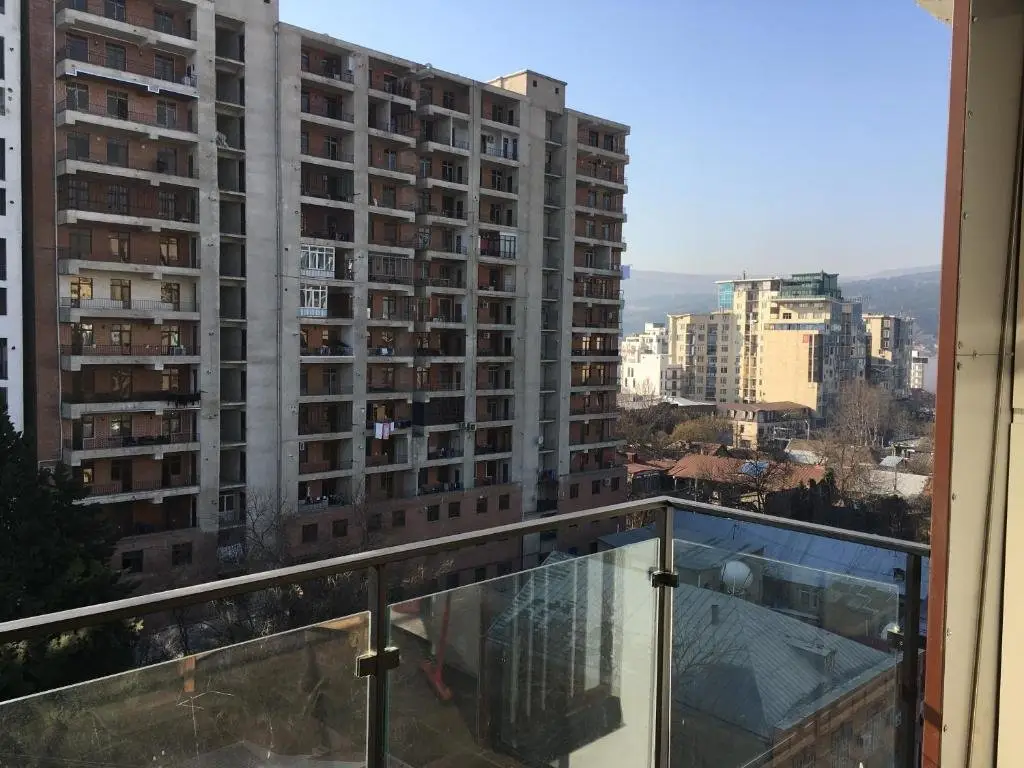 Тбилиси: apartments on Vazha Ivereli 32