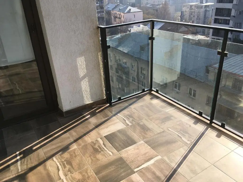 Тбилиси: apartments on Vazha Ivereli 32