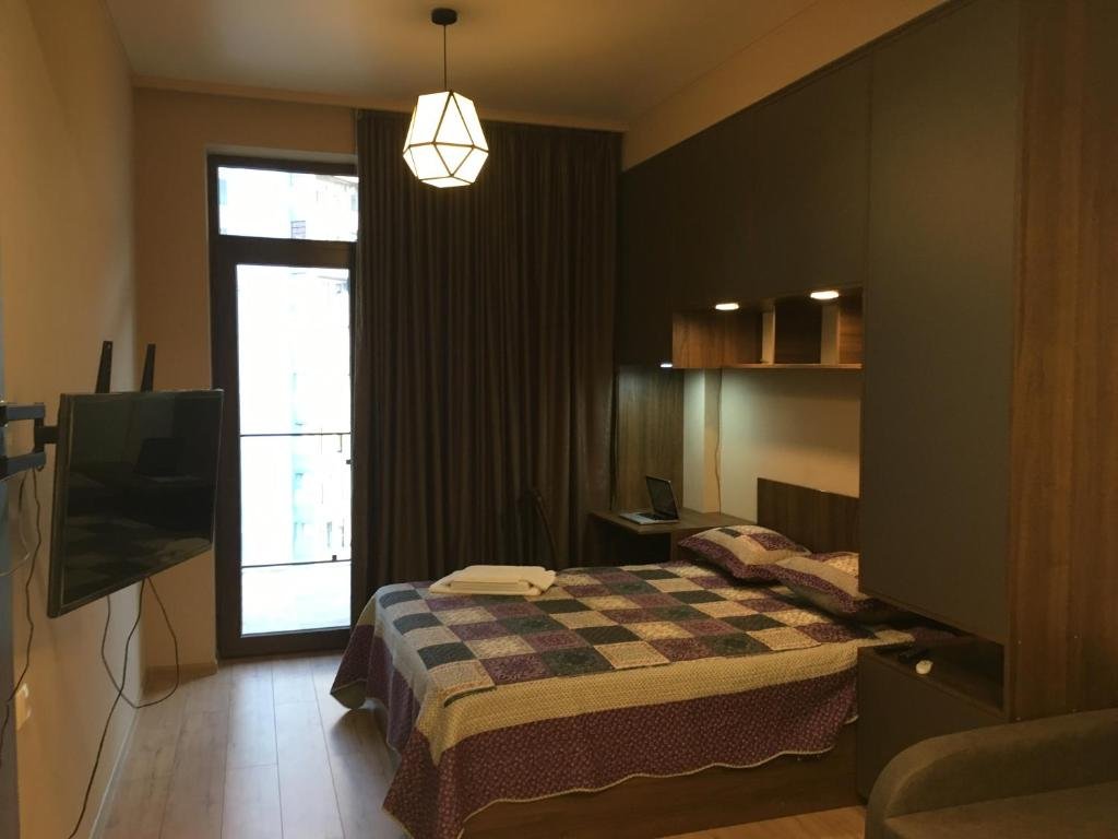 Тбилиси: apartments on Vazha Ivereli 32