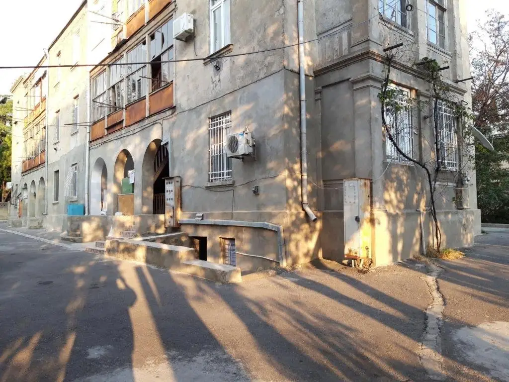 Тбилиси: 20 Konstantine Eristavi Street