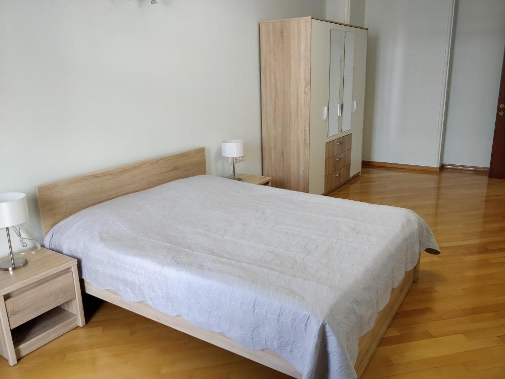 Тбилиси: 4-Room Apartment in Tbilisi Centre