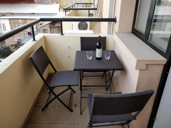 Тбилиси: 4-Room Apartment in Tbilisi Centre