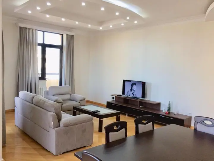 Тбилиси: 4-Room Apartment in Tbilisi Centre