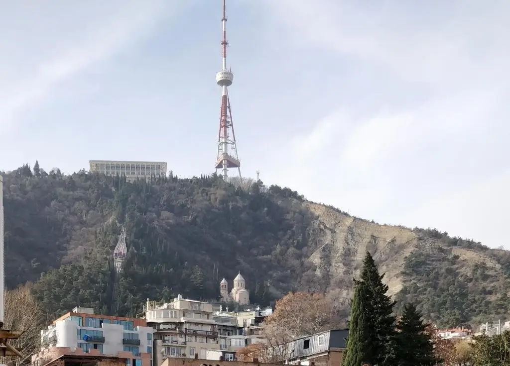 Тбилиси: 4-Room Apartment in Tbilisi Centre