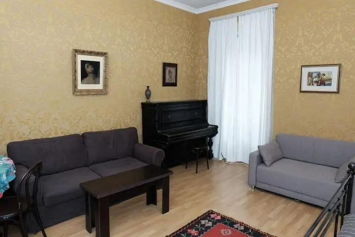 Тбилиси: 19th Century Apartment in Old Tbilisi