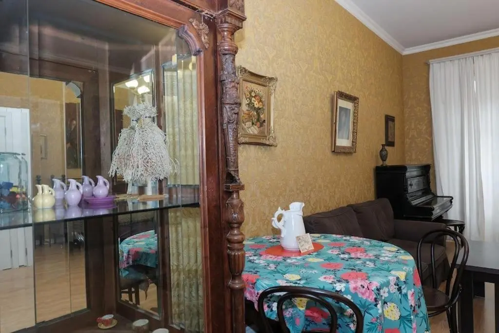Тбилиси: 19th Century Apartment in Old Tbilisi