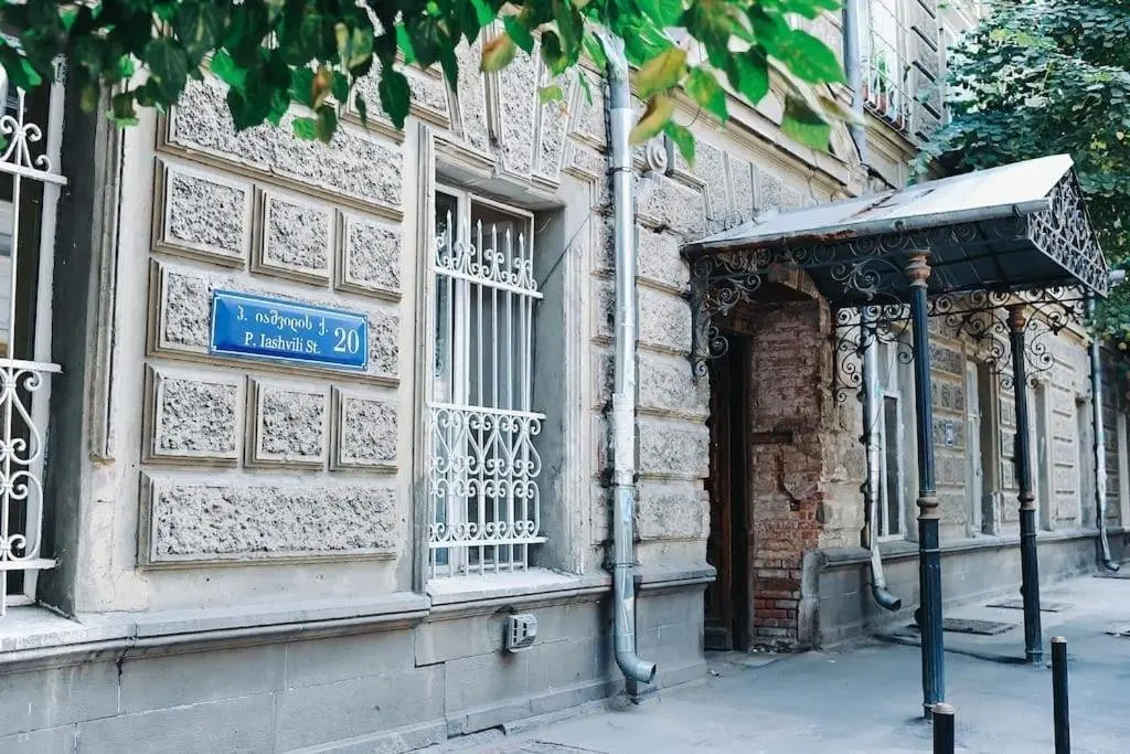 Тбилиси: 19th Century Apartment in Old Tbilisi