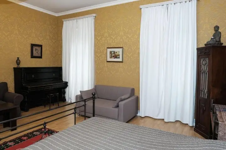 Тбилиси: 19th Century Apartment in Old Tbilisi